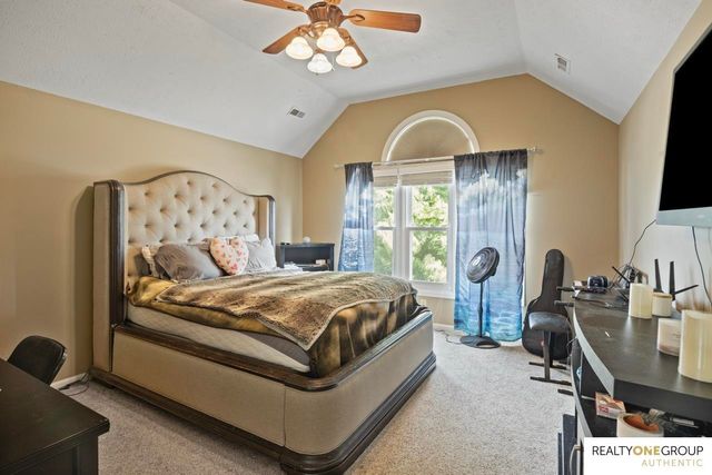 17812 Washington Circle, Omaha, NE 68135