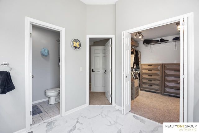 17812 Washington Circle, Omaha, NE 68135