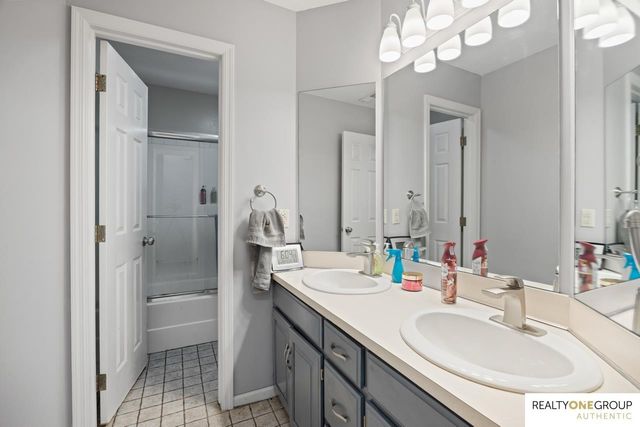 17812 Washington Circle, Omaha, NE 68135