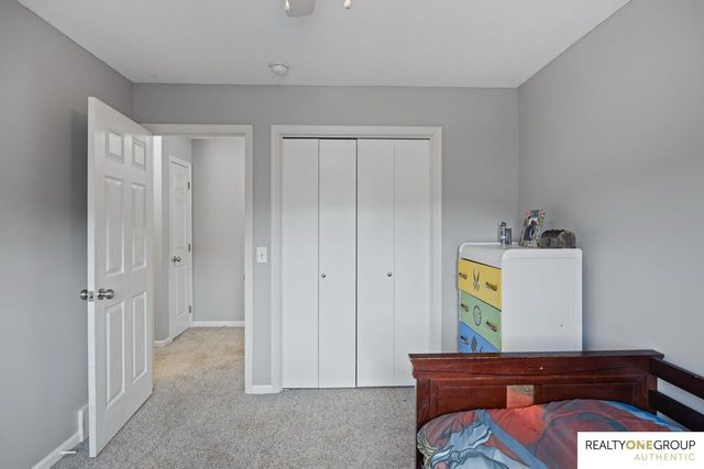17812 Washington Circle, Omaha, NE 68135