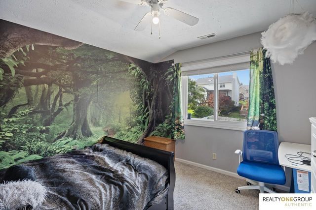 17812 Washington Circle, Omaha, NE 68135