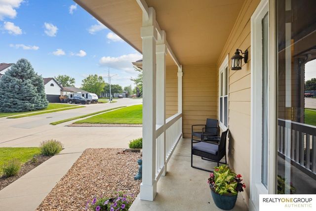 17812 Washington Circle, Omaha, NE 68135