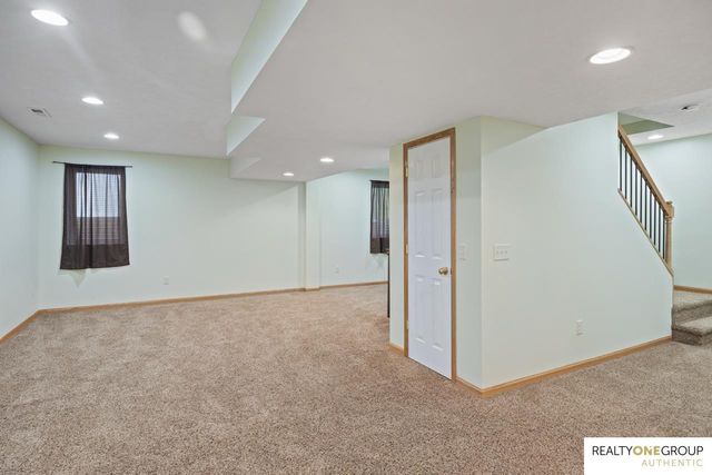 17812 Washington Circle, Omaha, NE 68135
