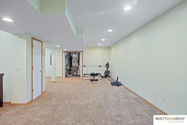 17812 Washington Circle, Omaha, NE 68135