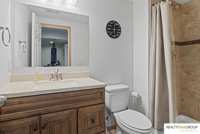 17812 Washington Circle, Omaha, NE 68135