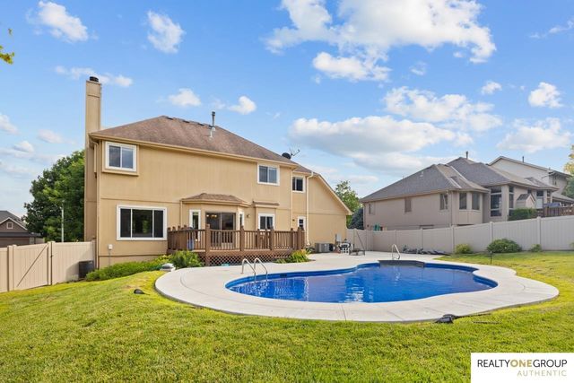 17812 Washington Circle, Omaha, NE 68135