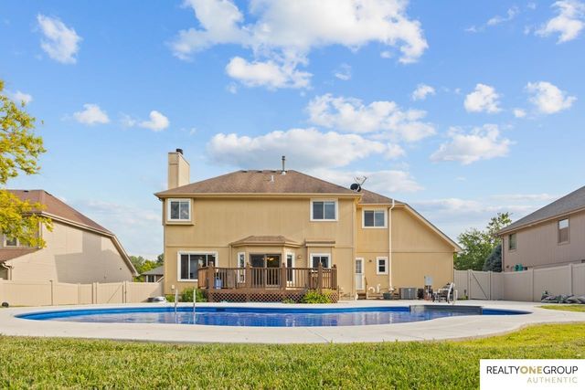 17812 Washington Circle, Omaha, NE 68135