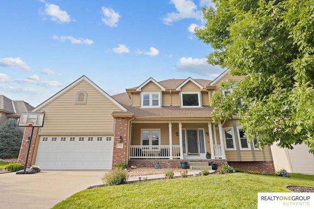 17812 Washington Circle, Omaha, NE 68135