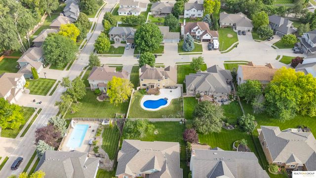 17812 Washington Circle, Omaha, NE 68135