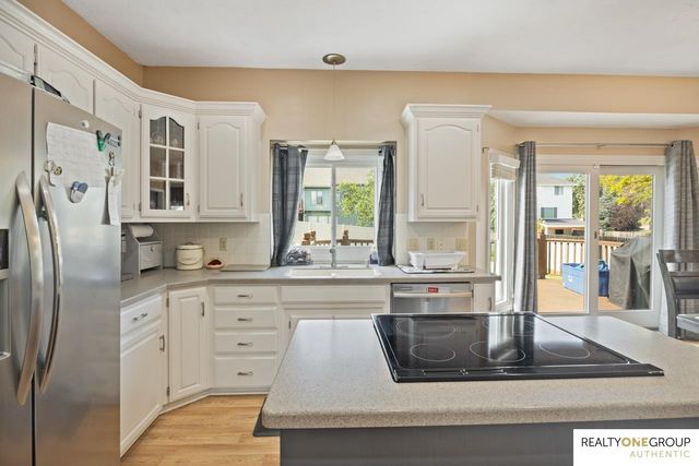 17812 Washington Circle, Omaha, NE 68135