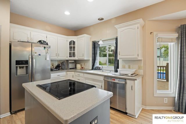17812 Washington Circle, Omaha, NE 68135