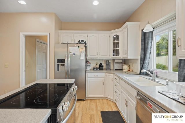 17812 Washington Circle, Omaha, NE 68135