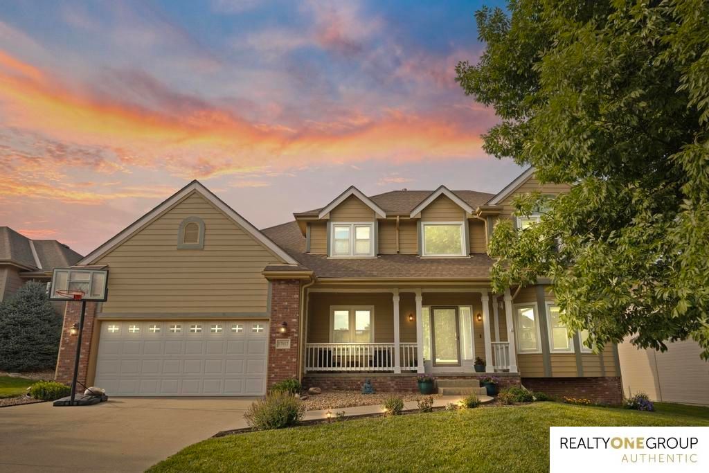 17812 Washington Circle, Omaha, NE 68135