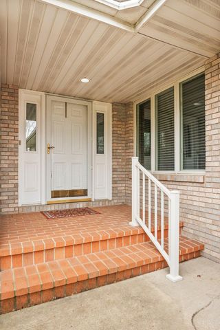 1029 Rescobie Court, Schererville, IN 46375