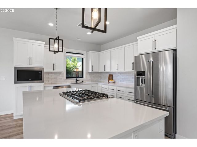 871 SALMONBERRY St, Springfield, OR 97477