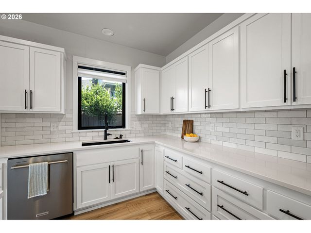 871 SALMONBERRY St, Springfield, OR 97477