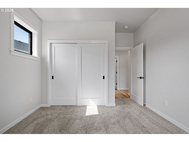 871 SALMONBERRY St, Springfield, OR 97477