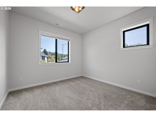 871 SALMONBERRY St, Springfield, OR 97477