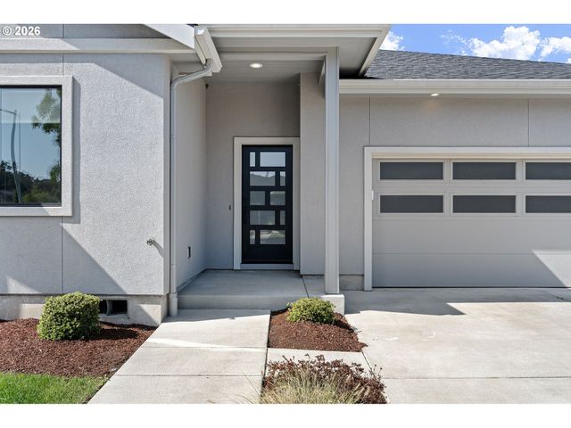 871 SALMONBERRY St, Springfield, OR 97477
