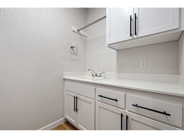 871 SALMONBERRY St, Springfield, OR 97477