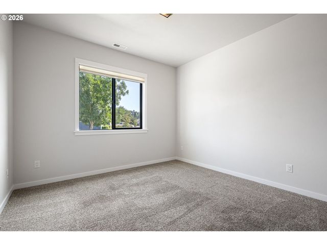 871 SALMONBERRY St, Springfield, OR 97477