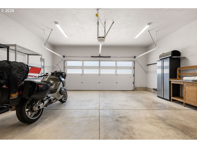 871 SALMONBERRY St, Springfield, OR 97477