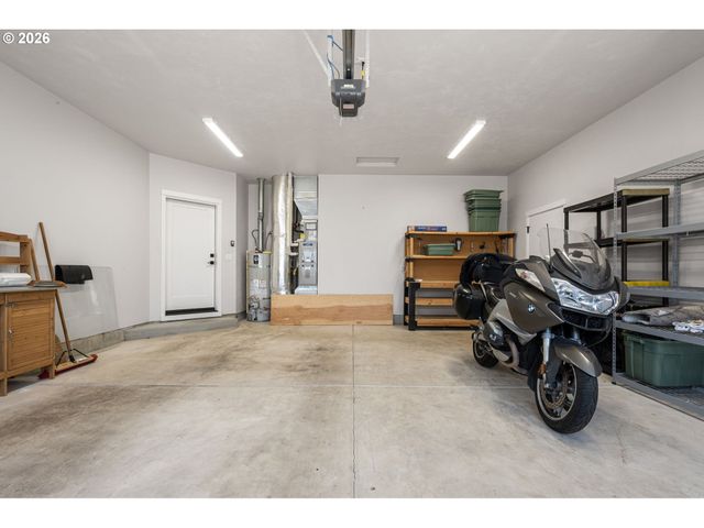 871 SALMONBERRY St, Springfield, OR 97477