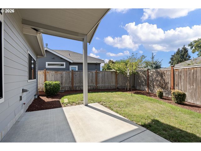 871 SALMONBERRY St, Springfield, OR 97477