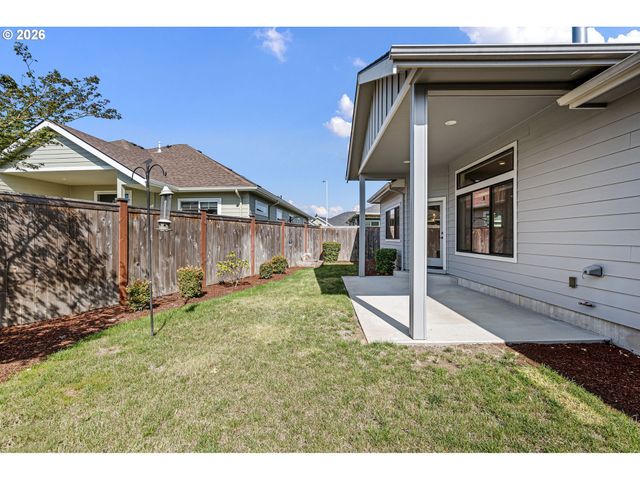 871 SALMONBERRY St, Springfield, OR 97477