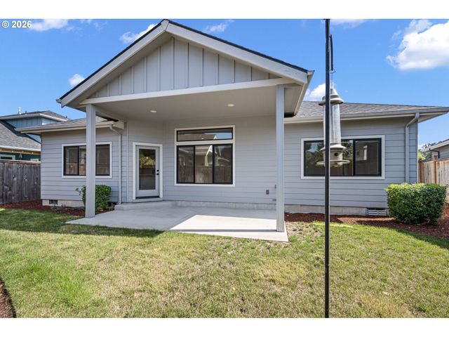 871 SALMONBERRY St, Springfield, OR 97477