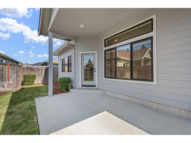 871 SALMONBERRY St, Springfield, OR 97477