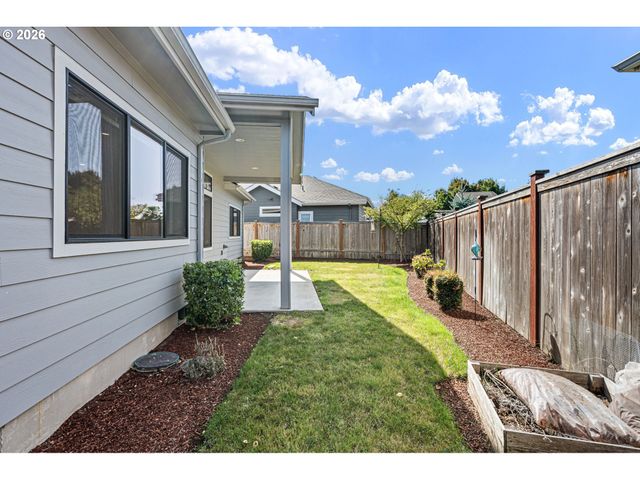 871 SALMONBERRY St, Springfield, OR 97477
