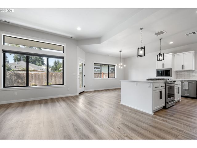 871 SALMONBERRY St, Springfield, OR 97477