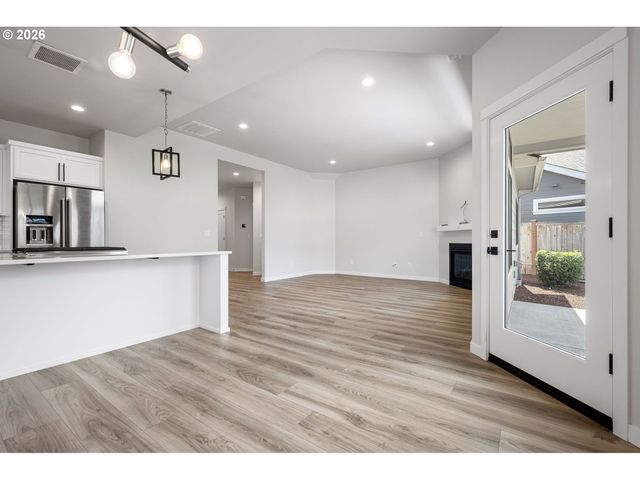 871 SALMONBERRY St, Springfield, OR 97477