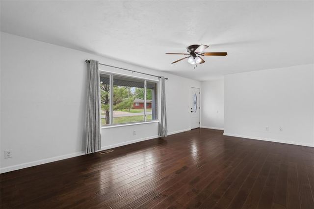 221 S Pybas Street, Washington, OK 73093