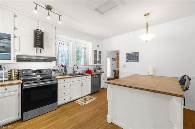 1102 Courtland Avenue, Reidsville, NC 27320