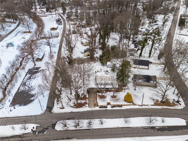 1102 Courtland Avenue, Reidsville, NC 27320