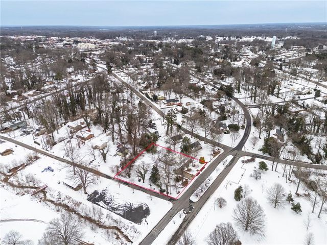 1102 Courtland Avenue, Reidsville, NC 27320