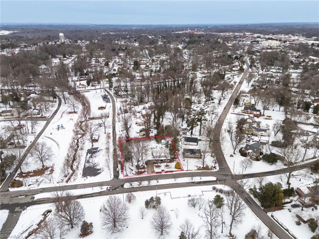 1102 Courtland Avenue, Reidsville, NC 27320