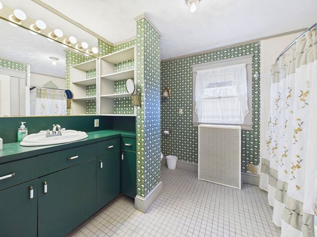 889 High St, Fall River, MA 02720