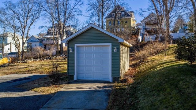 889 High St, Fall River, MA 02720