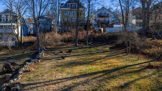 889 High St, Fall River, MA 02720