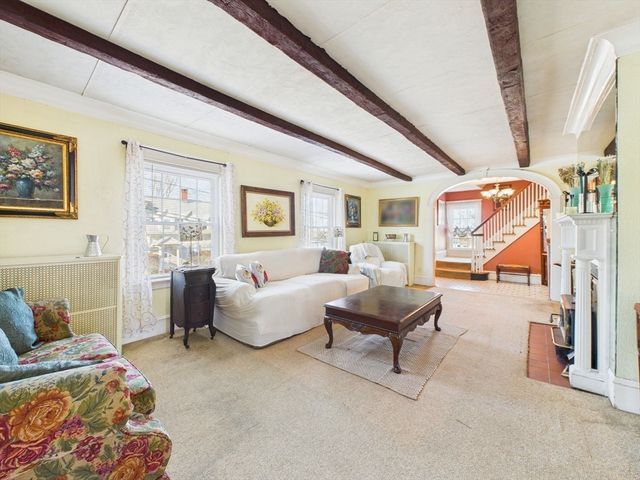 889 High St, Fall River, MA 02720