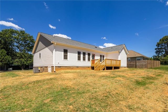 3011 Springhaven Drive, Winston-salem, NC 27103