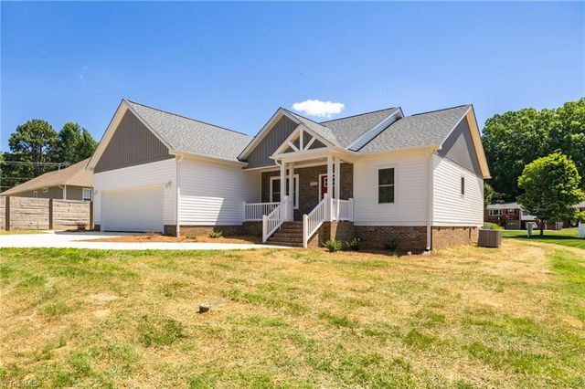 3011 Springhaven Drive, Winston-salem, NC 27103