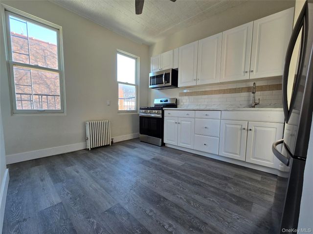 31-17 43rd Street 3, Astoria, NY 11103