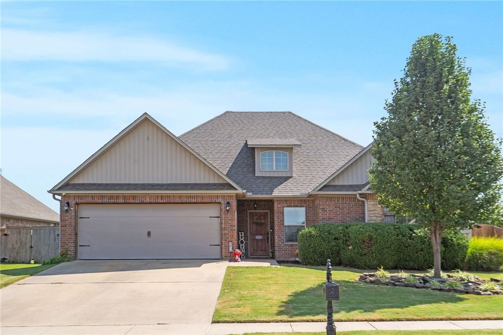 3813 N 3rd Street, Rogers, AR 72756