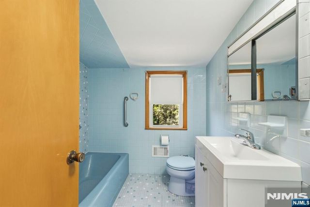 454 Lasalle Avenue, Hasbrouck Heights, NJ 07604