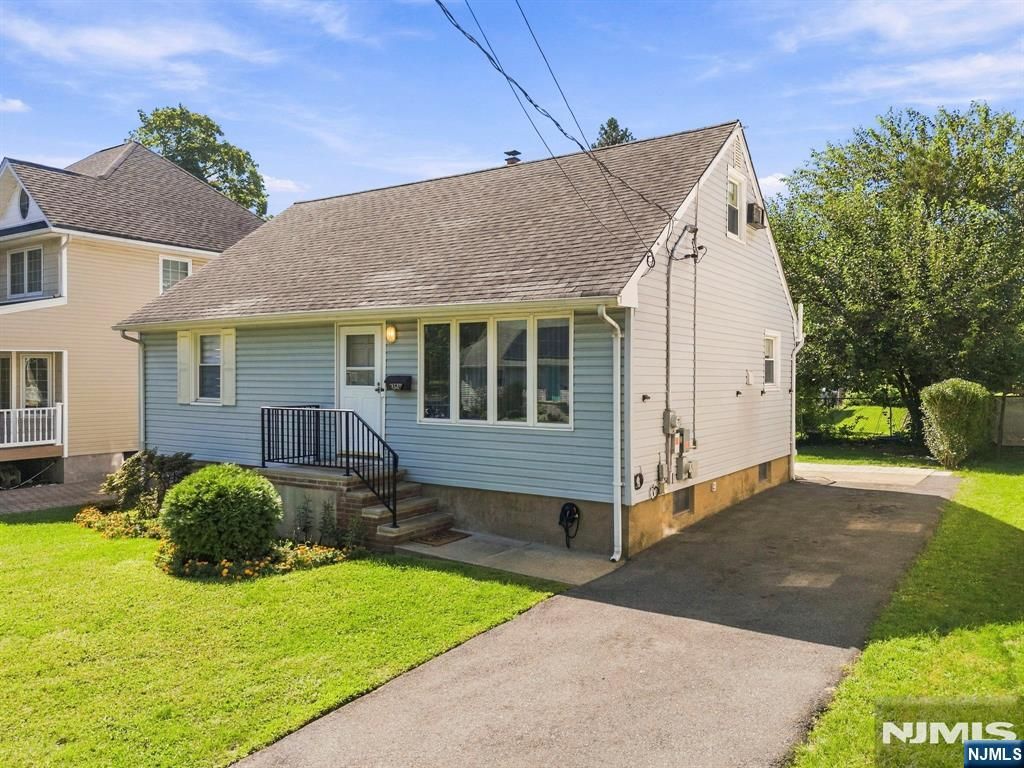 454 Lasalle Avenue, Hasbrouck Heights, NJ 07604