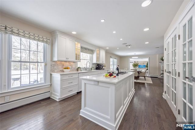 202 Chestnut Ridge Road, Saddle River, NJ 07458